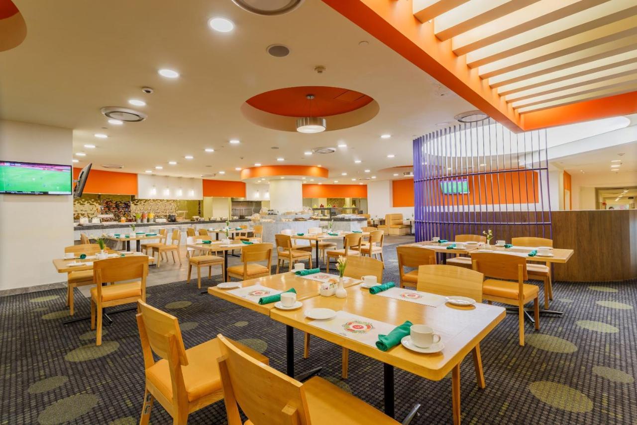 Camino Real Aeropuerto Hotell Mexico by Eksteriør bilde The hotel's restaurant